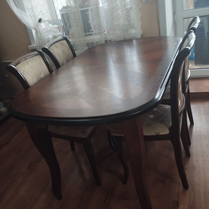 Продам стол и 4 стула в очень хорошем состоянии