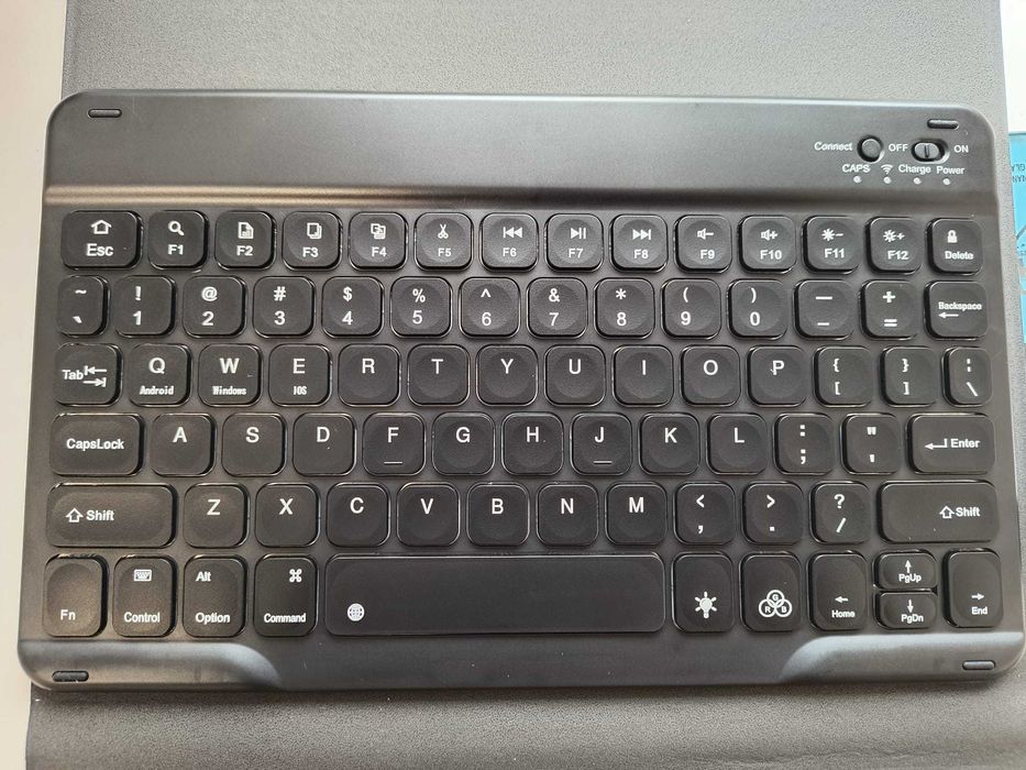 Tastatura wireless iluminata + husa iPad gen 7/8/9