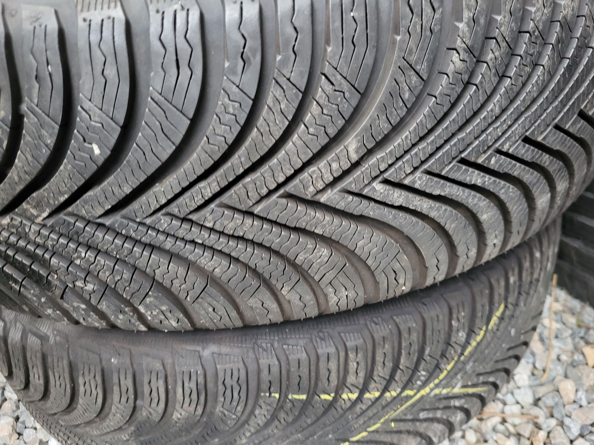 4 бр зимни 215/65/17 Michelin