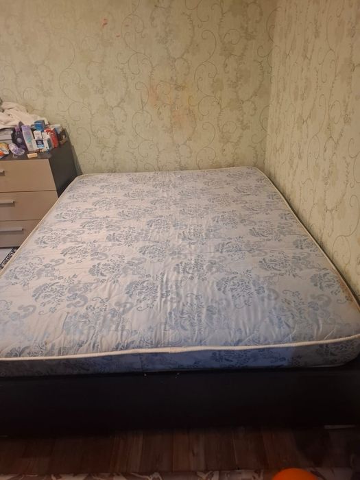 Продам кровать с матрасом