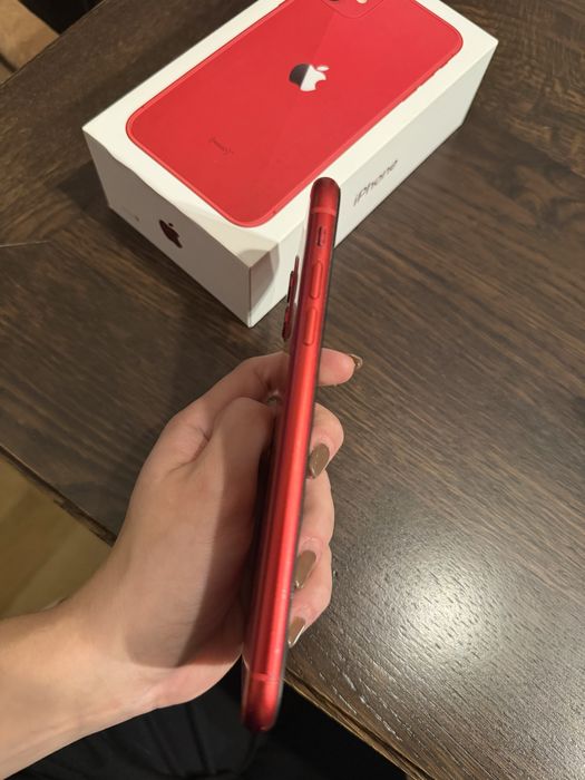 iPhone 11 128GB red