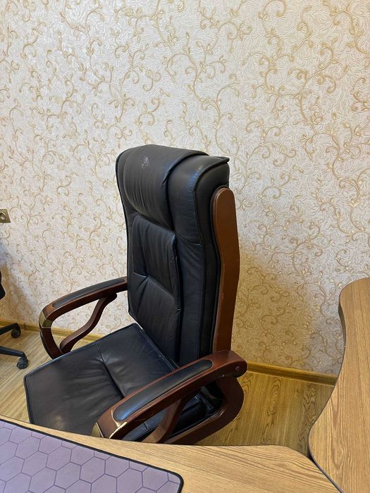 Большое кресло руководителя