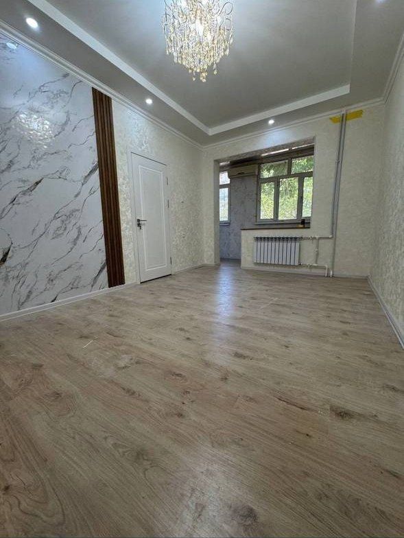 Продажа СРОЧНО Юнусобод 8 квартл 1'2 комнатная