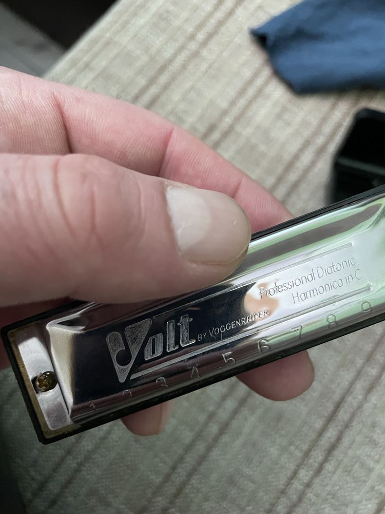 Хармоника чисто нова Volt
