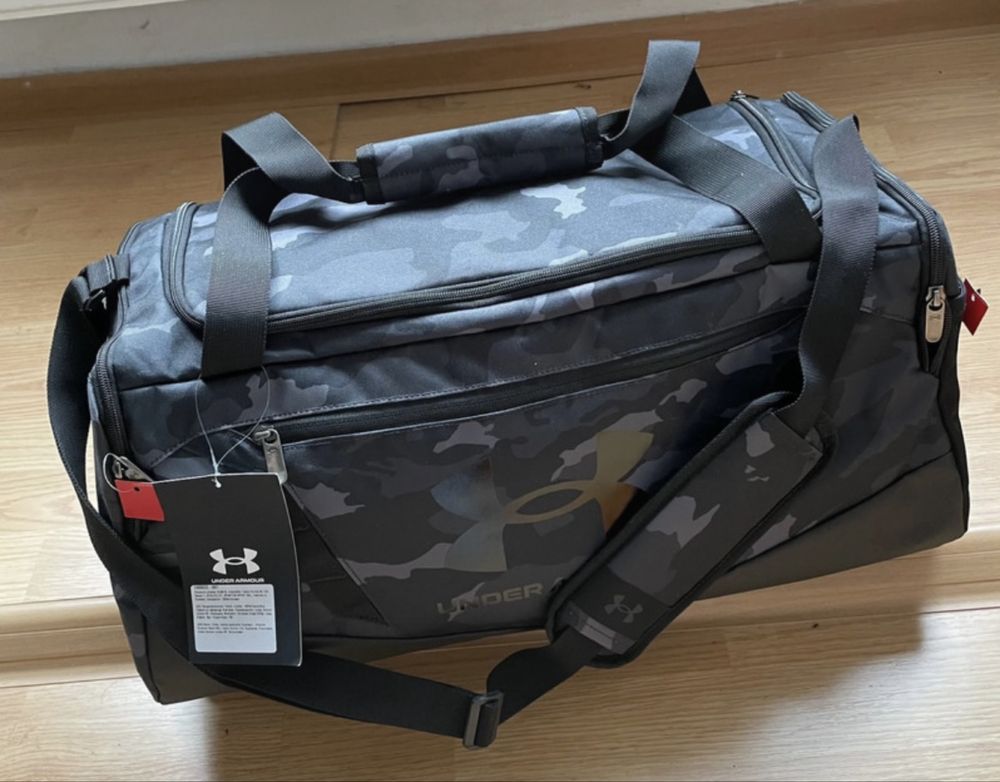 Geanta sport Under Armour pt transport sala voiaj camo/camuflaj