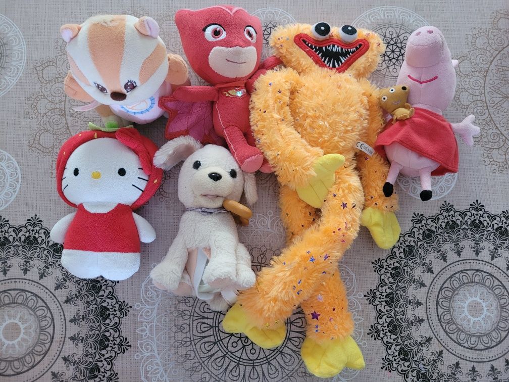 Различни плюшени играчки