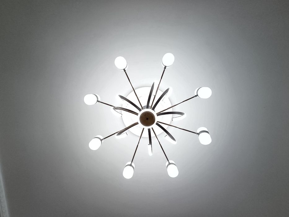 Продается  Люстра