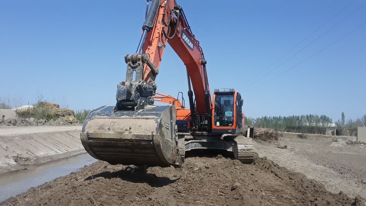 Услуг Экскаватор 340 Гусеничный Спецтехника Ковша 2 куб DOOSAN 340