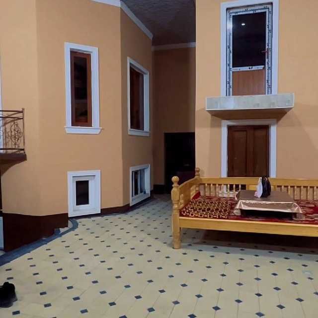 Ховли зудлик билан сотилади газ сув свет бор 3 сотих ремонт булган