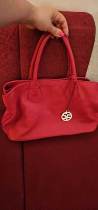 Страхотна  червена  чанта естествена кожа