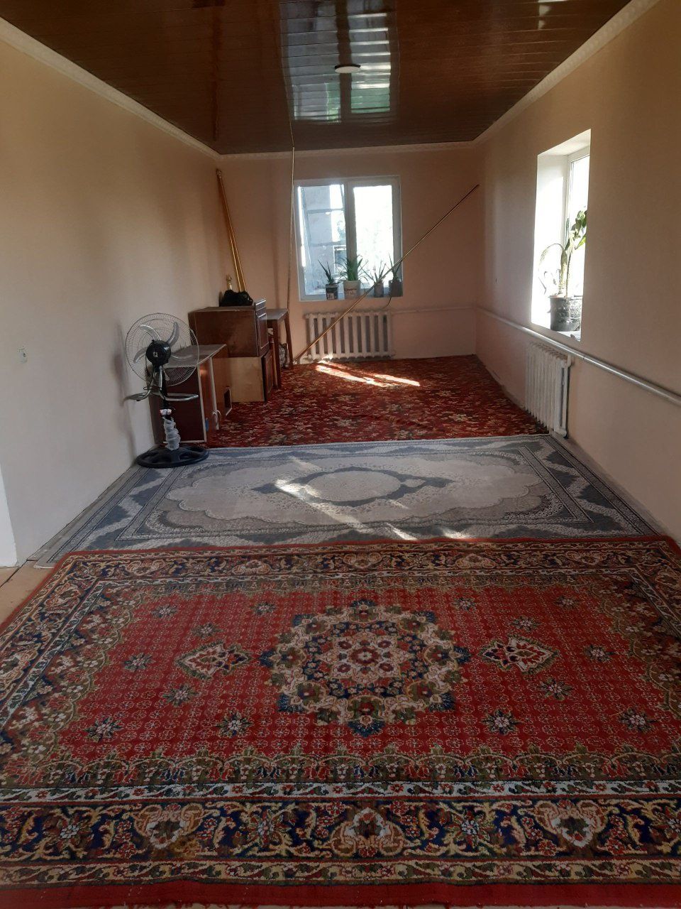 Urganch tumanida 600 metr kvadrat 2 qavatli hovli zudlik bn sotiladi