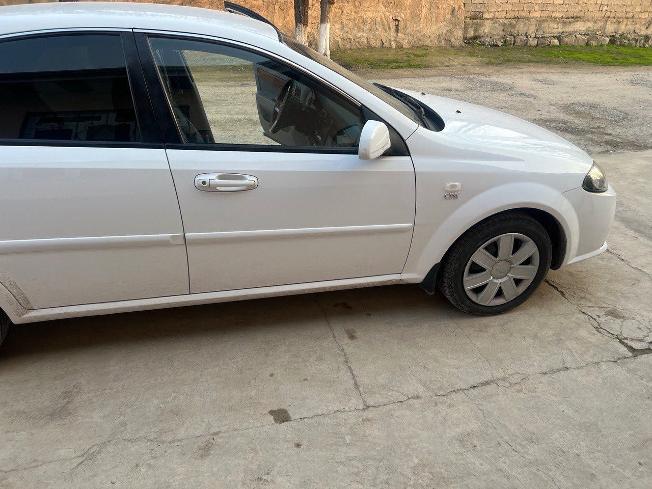 Lacetti 1,8 srochna sotiladi