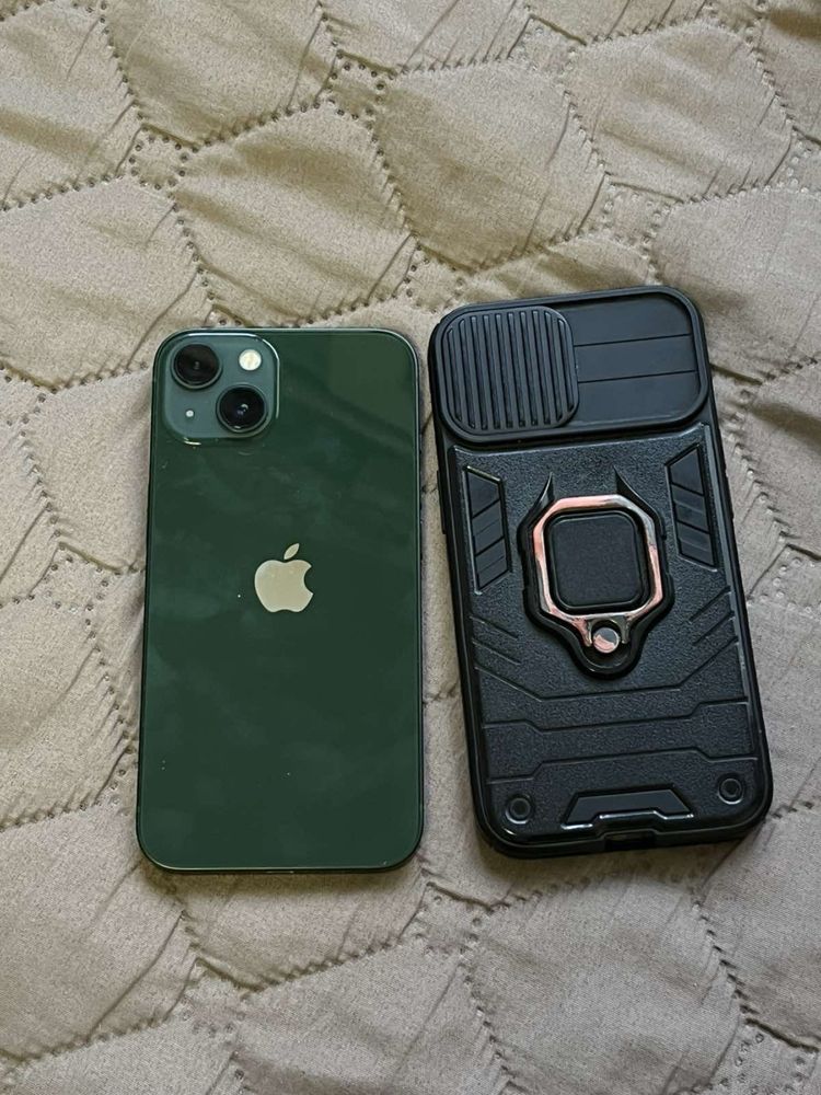 Продавам запазен Iphone 13 128 GB
