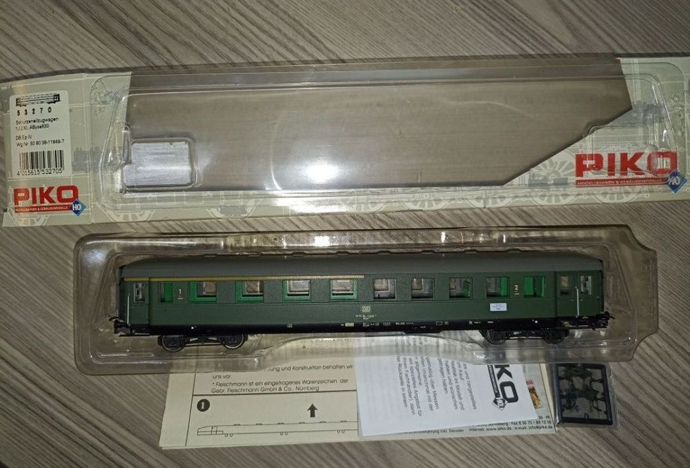 Piko vagoane de călători scara H0 
Roti metalice izolate 
Epoca IV
Pre