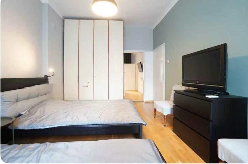 Дава се под наем Тристаен апартамент в София, Център - 110 кв.м за 1200 € - Снимка #2