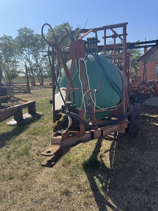 Pachet met erbicidat+distribuitor ingrasaminte