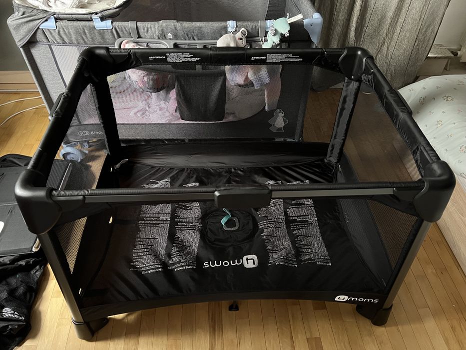 4Moms Breeze - сгъваема кошара за спаме и игра, за път