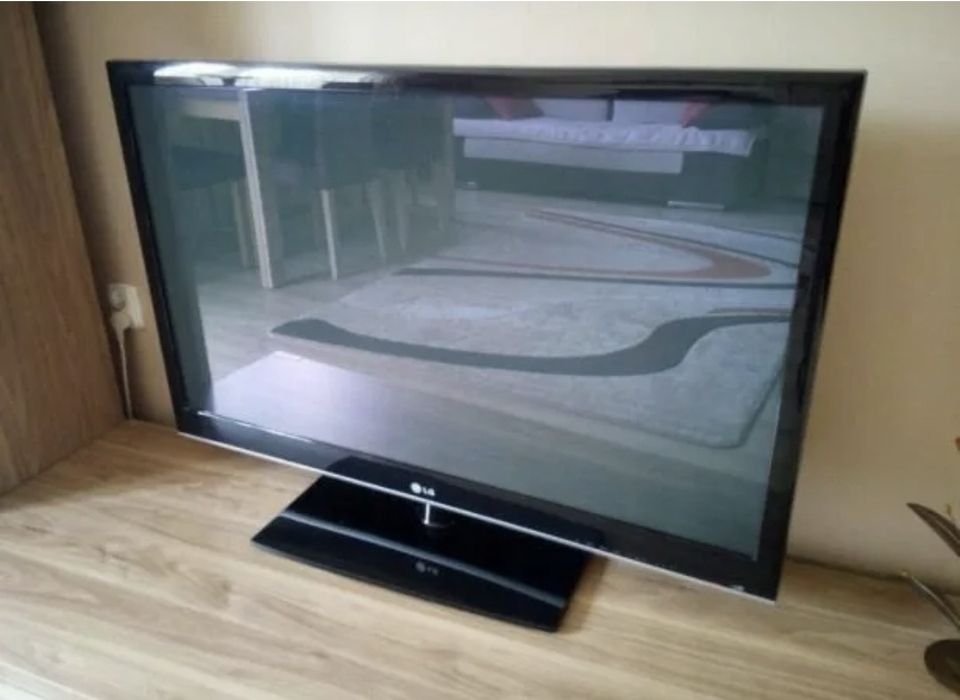 Телевизор LG продам