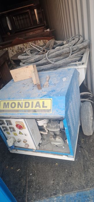 Pompa tencuit Mondial