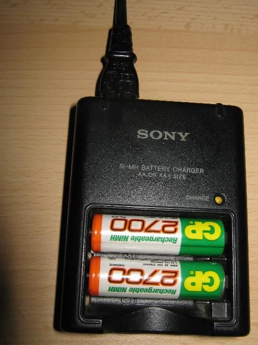 SONY NI-MH Battery Charger AA or AAA model BC-CS2B