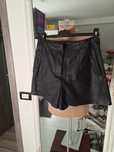 Pantaloni scurți imitatie piele Amisu M
