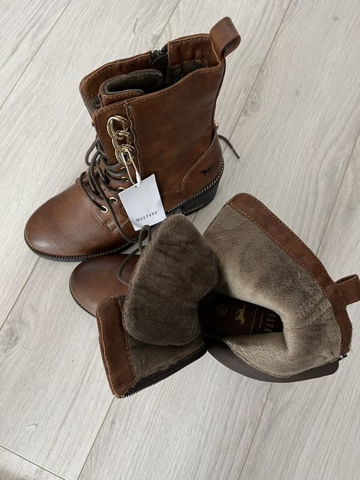 Боти Mustang с етикет