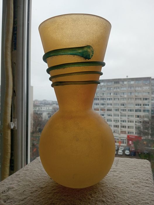 Vaza înaltă grea din sticla