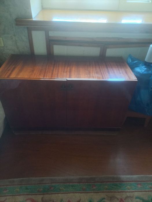 Тумбочки и гладильная доска