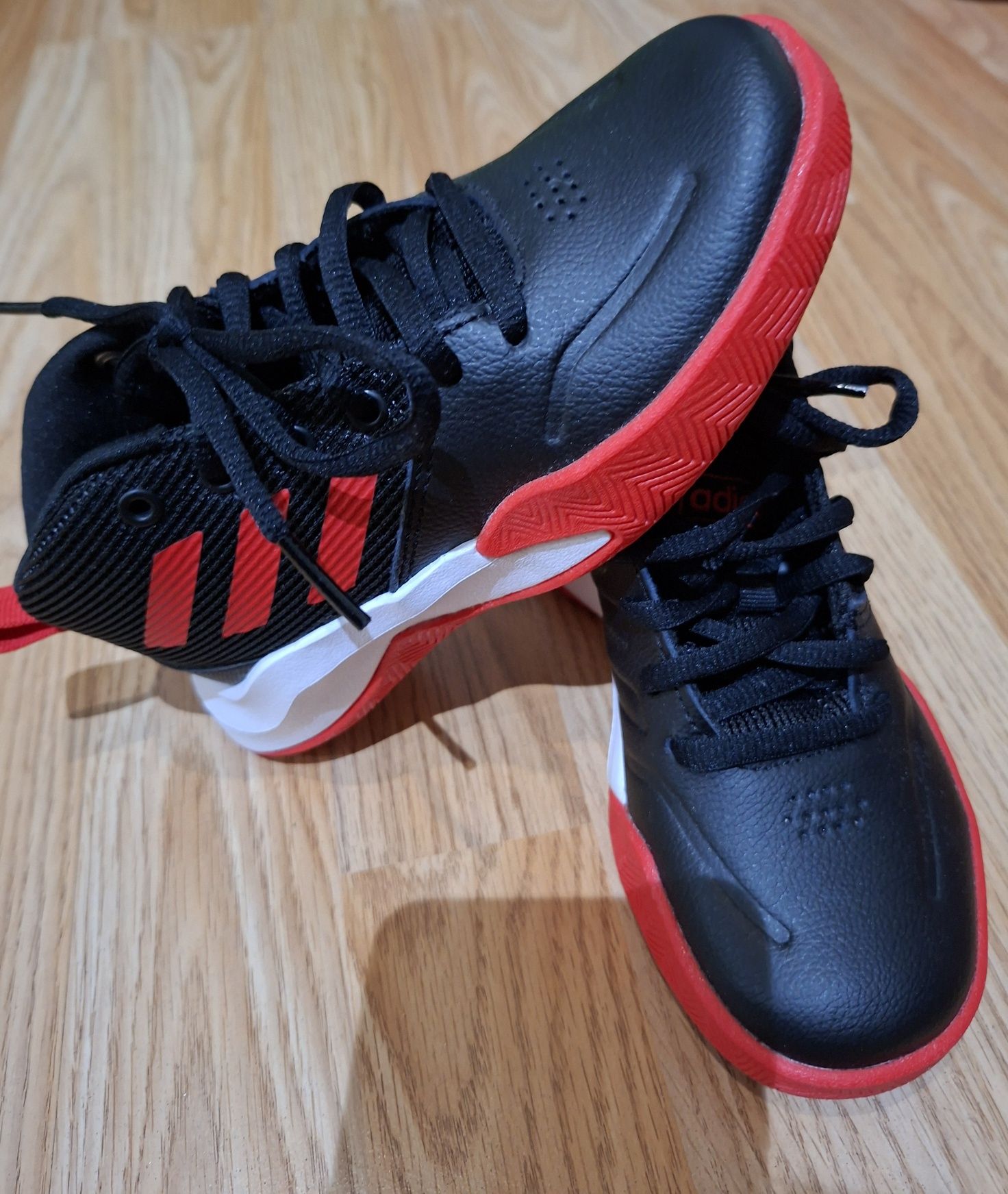 Оригинални маратонки Adidas номер 28