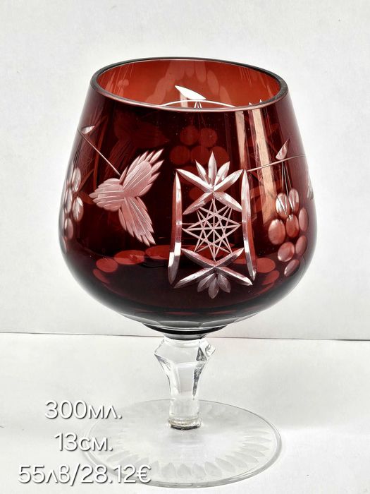 Висококачествен ръчно шлифован цветен 24% РВО кристал.