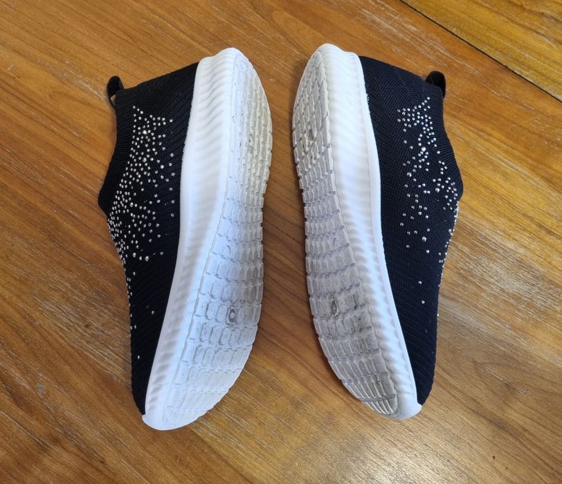 Adidasi marimea 37 int. 23 cm