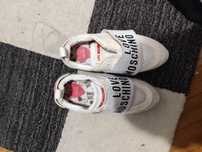 Adidasi moschino