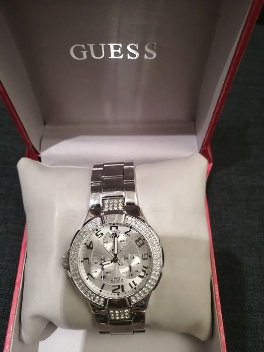 Женские наручные часы GUESS