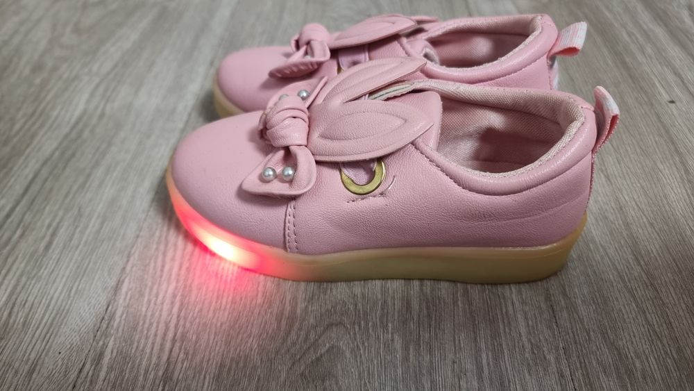 Încălțăminte fetițe nepurtata