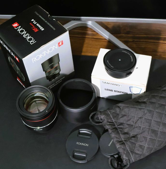 Obiectiv Samyang/Rokinon AF 85mm f1.4 montura Canon RF + lens dock