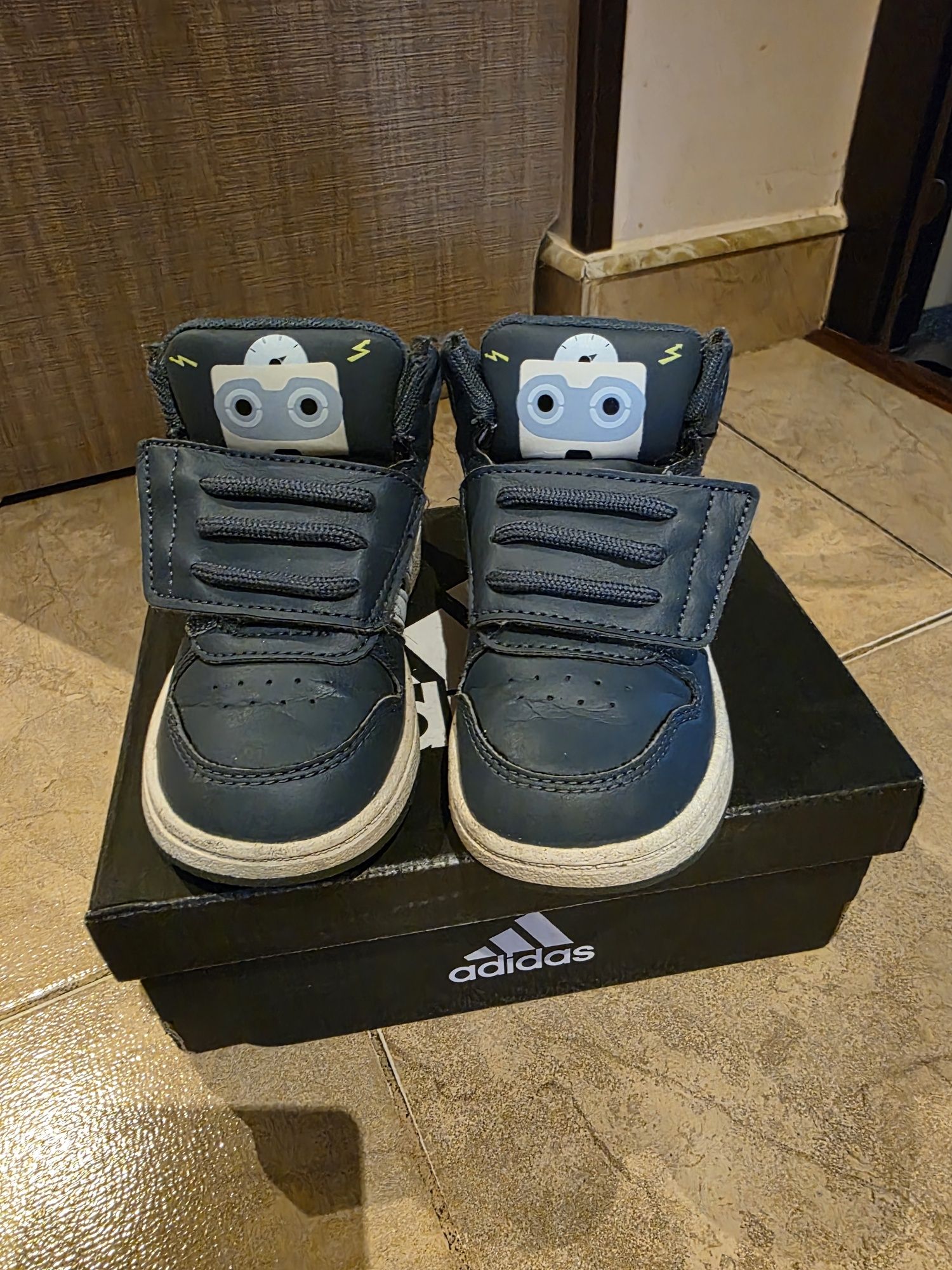 Оригинални детски маратонки adidas