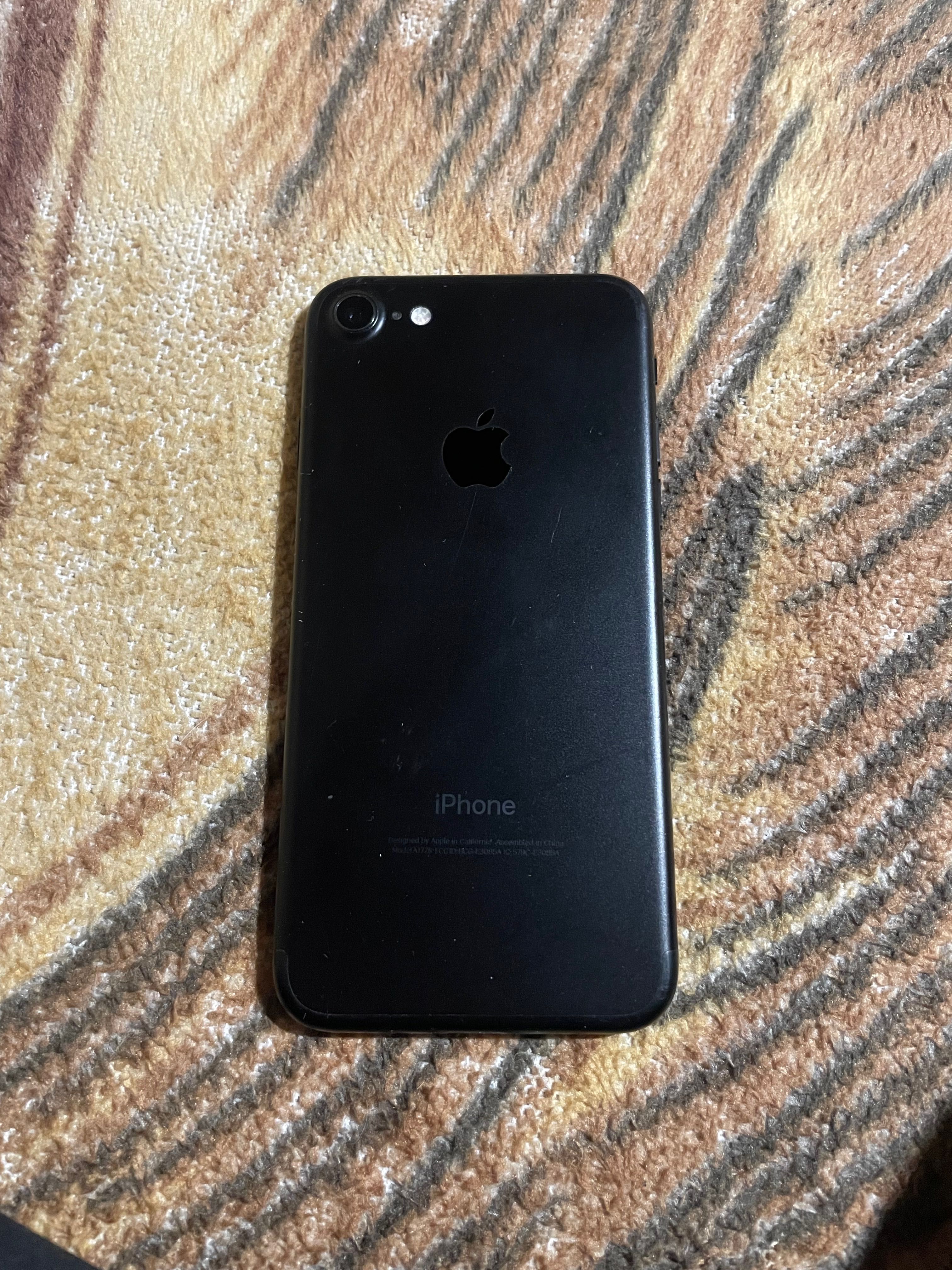 Продавам iPhone 7