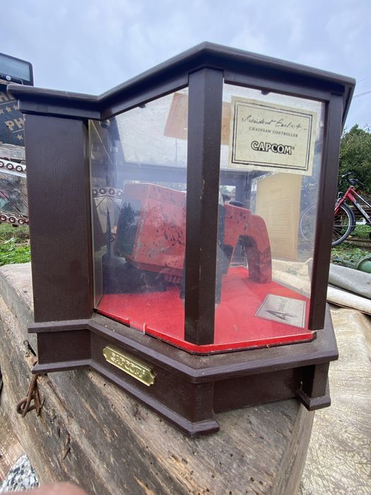 Продавам Колекционерски контролер за видеоиграта Resident Evil4