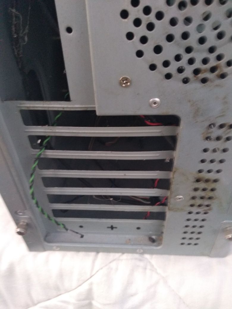 Кутия от компютър ,,ASUS ,, Delux .