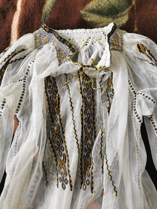 Ie +Vesta autentica tradițională veche 100 ani