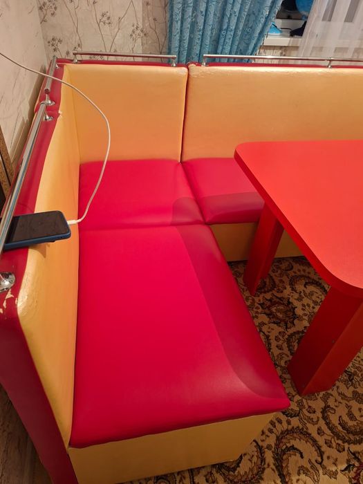 Продам куханый стол