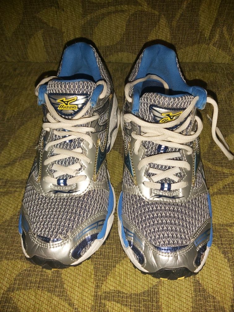 Дамски маратонки Asics, Nike e Mezuno