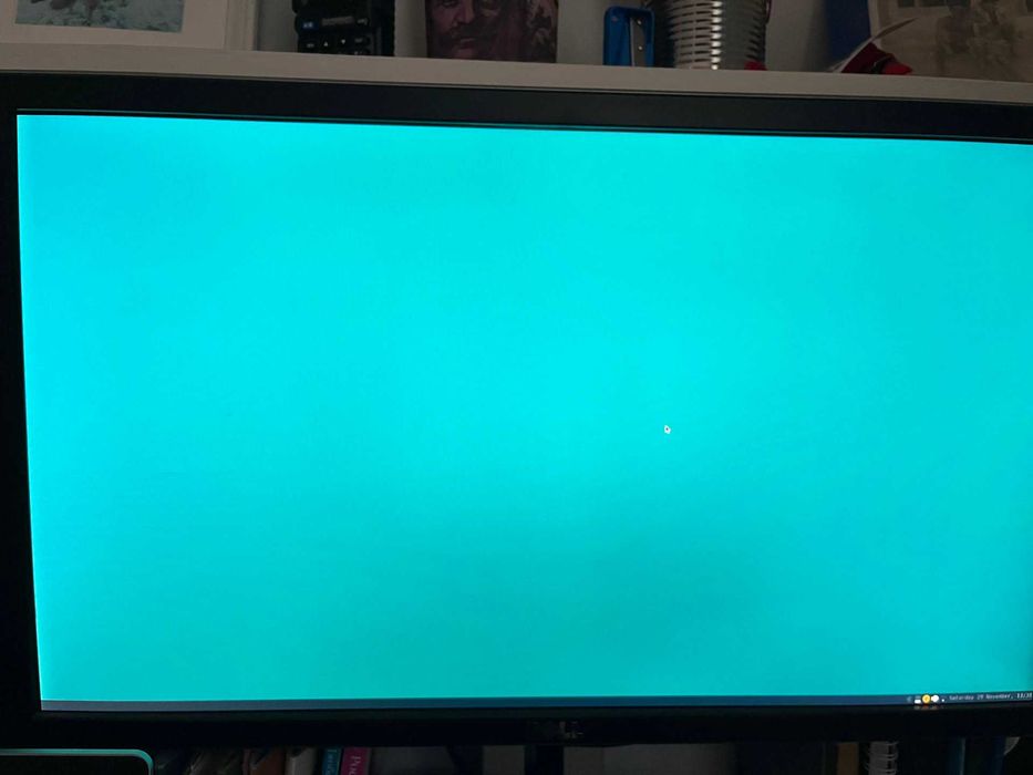 Два IPS монитора - 21.5" Dell P2214Hb и 23.8" BenQ GW2406Z