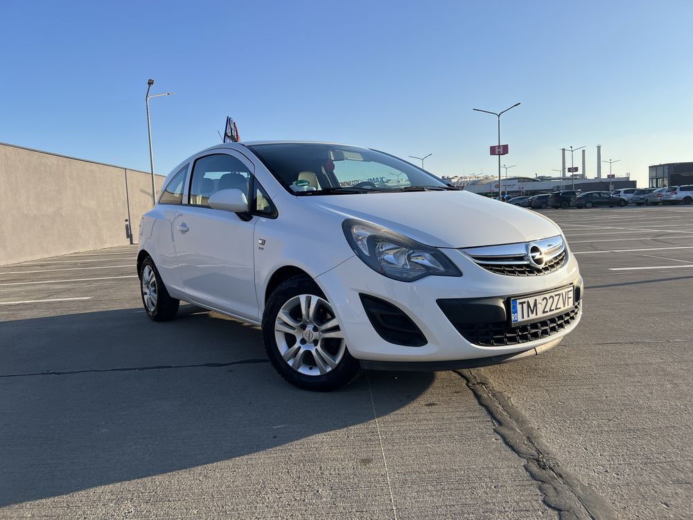 Opel corsa  1.4 (2014)