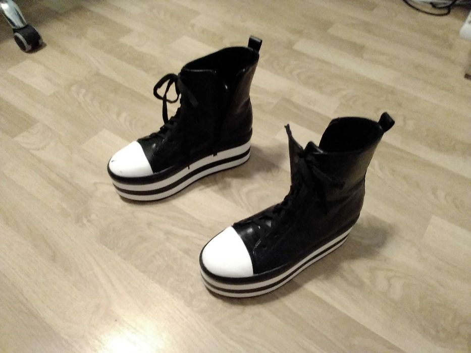 Încălțăminte modernă