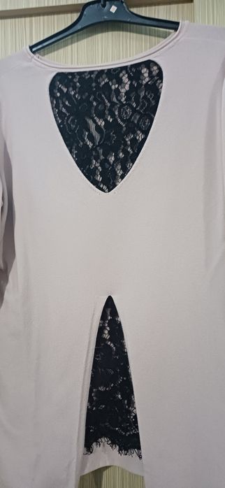 Vând bluza dama roz pal cu dantela neagra la,spate