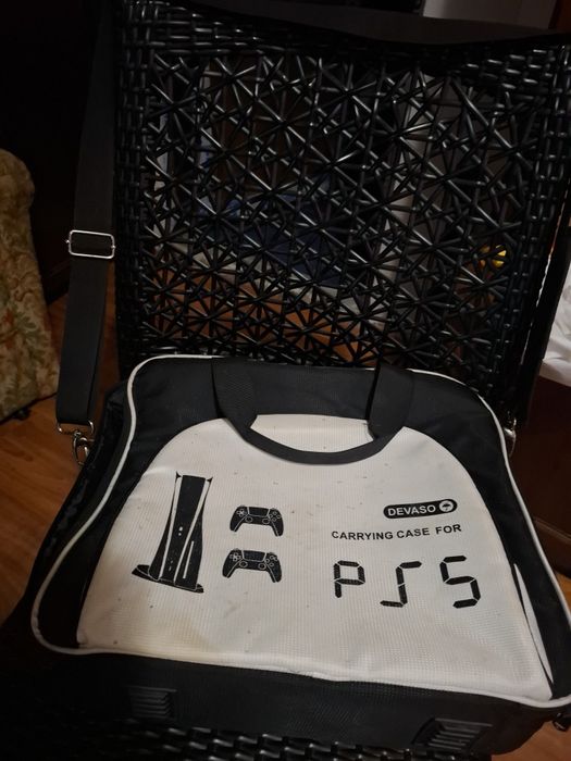 Vând PlayStation 5 Standard Edition (CFI-1016A)