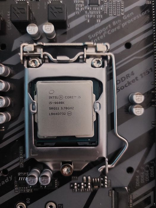Kit PC i5-9600K + 16GB DDR4 + B360 – funcțional, fără carcasă / fără G