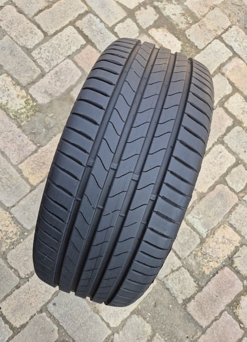 O bucată 235/45 R18 vară - una Bridgestone