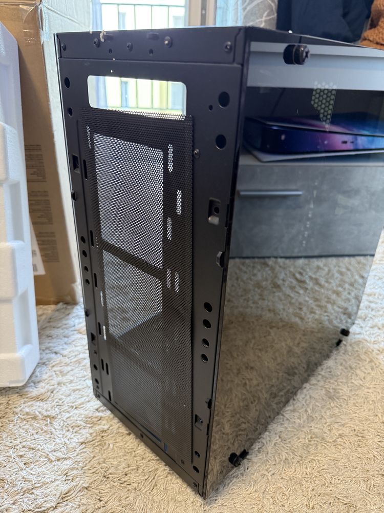 Carcasa Thermaltake View 21 + 5 Thermaltake Riing Plus